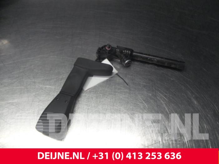 Volvo S80 Seatbelt tensioner, right O16954