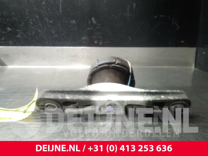 Volvo V40 Engine mount O17004