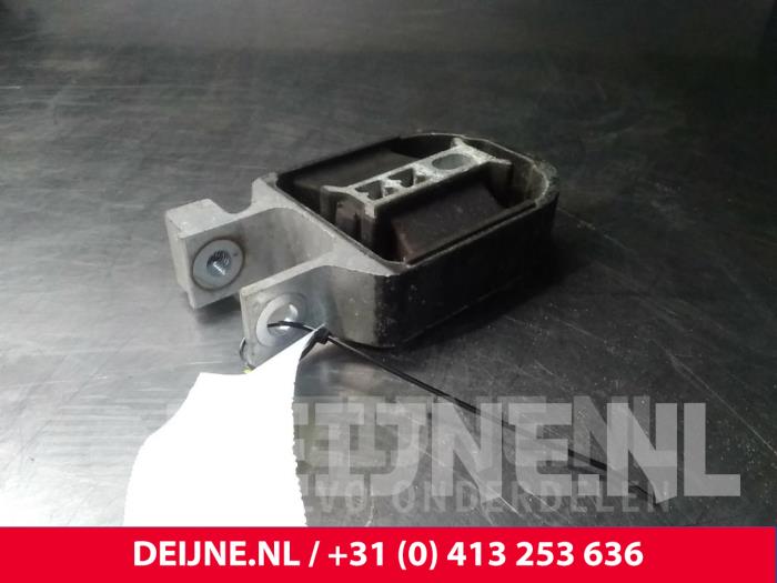 Volvo V40 Engine mount O17006