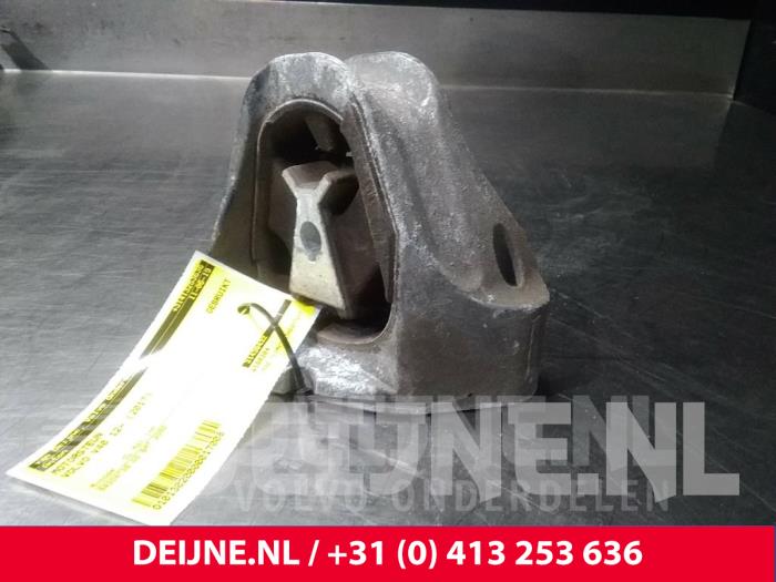 Volvo V40 Engine mount O17008