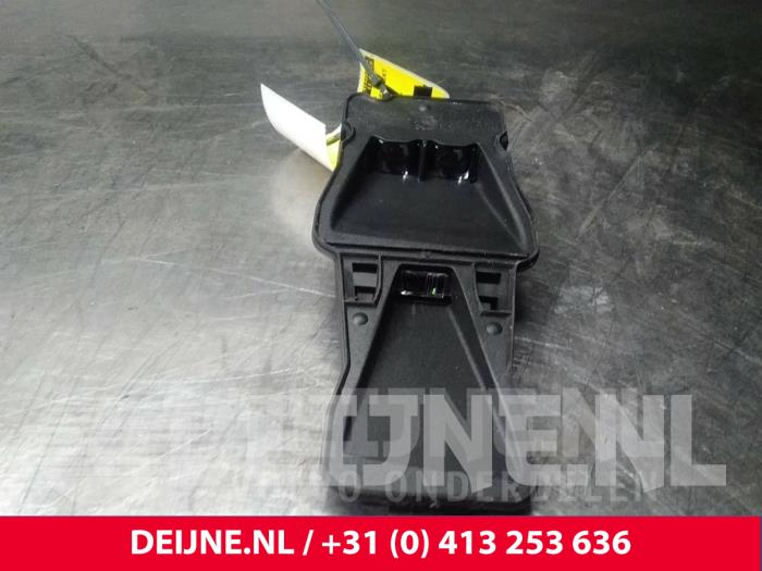 Volvo V40 Brake assist sensor O17033