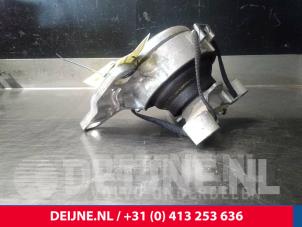 Volvo V40 Engine mount O17043 photo 2
