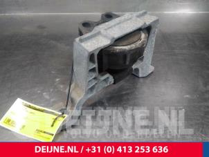 Volvo V40 Engine mount O17183 photo 2