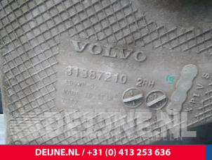 Volvo V90 Veerschotel rechts-achter O17284 foto 3