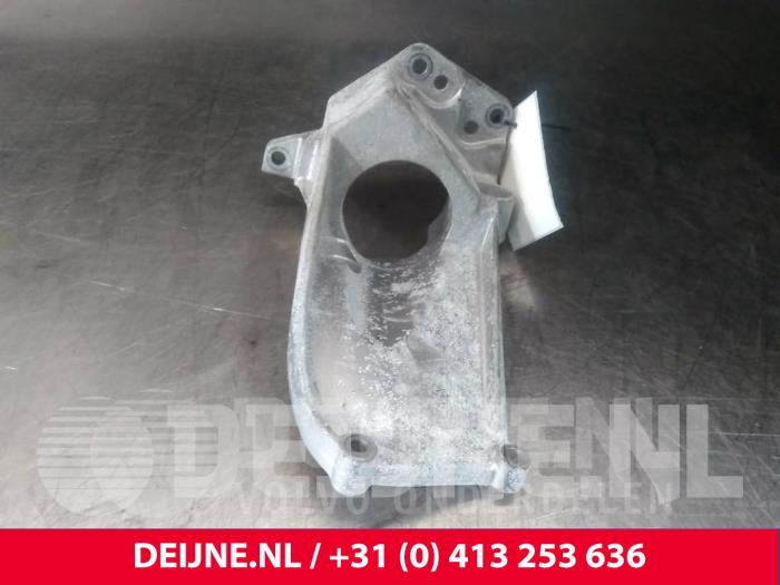Volvo V90 Uitlaatsteun O17297