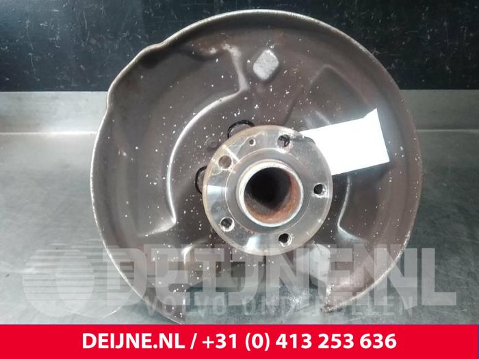 Volvo V90 Achsschenkel rechts hinten O17301