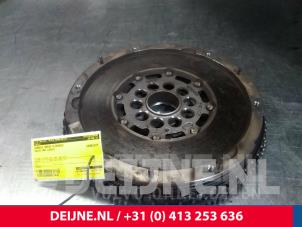 Gebruikte Dubbele massa vliegwiel Volvo V60 I (FW/GW) 2.0 D3 20V Prijs € 150,00 Margeregeling aangeboden door van Deijne Onderdelen Uden B.V.