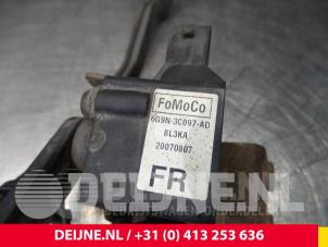 Volvo V70 Xenon hoogteregelaar O17563 foto 2