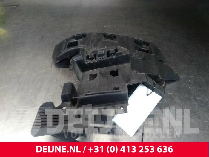 Volvo S60 Stoßstangenstütze links hinten O17566