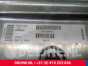 Volvo C70 Engine management computer O17757 photo 2