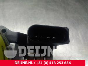 Volvo V40 Scheibenwischermotor vorne O18040 foto 3