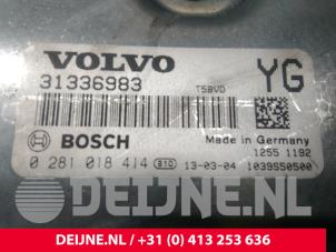 Volvo V40 Engine management computer O18497 photo 3
