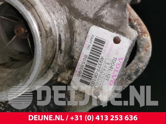 Motor van een Volvo C70 (NC) 2.0 T 20V 2004