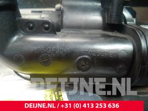 Volvo C30 Thermostatgehäuse O18957 foto 3