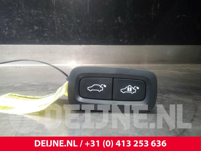 Volvo XC90 Schakelaar achterklep O19016
