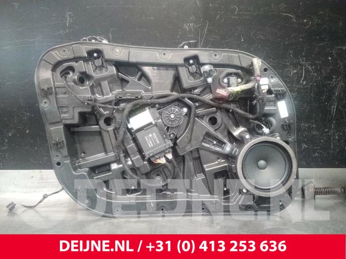 Volvo XC90 Ruitmechaniek 4Deurs links-voor O19049