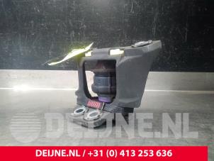 Gebruikte Motorsteun Volvo XC90 II 2.0 T8 16V Twin Engine AWD Prijs € 85,00 Margeregeling aangeboden door van Deijne Onderdelen Uden B.V.