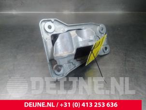 Gebruikte Motorsteun Volvo XC90 II 2.0 T8 16V Twin Engine AWD Prijs € 100,00 Margeregeling aangeboden door van Deijne Onderdelen Uden B.V.