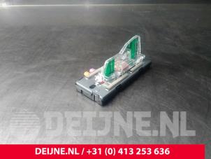 Gebruikte GPS Antenne Volvo XC90 II 2.0 T8 16V Twin Engine AWD Prijs € 75,00 Margeregeling aangeboden door van Deijne Onderdelen Uden B.V.