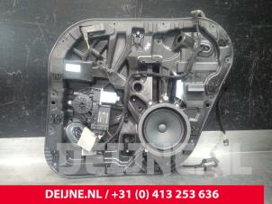 Gebruikte Raammechaniek 4Deurs rechts-achter Volvo XC90 II 2.0 T8 16V Twin Engine AWD Prijs € 200,00 Margeregeling aangeboden door van Deijne Onderdelen Uden B.V.