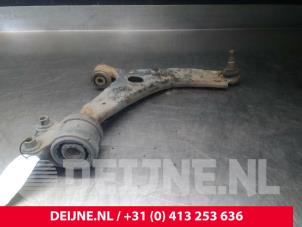 Gebruikte Draagarm onder rechts-voor Volvo S40 (MS) Prijs € 40,00 Margeregeling aangeboden door van Deijne Onderdelen Uden B.V.