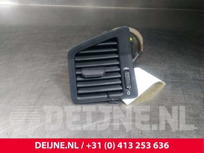 Volvo V70 Dashboard vent O19390