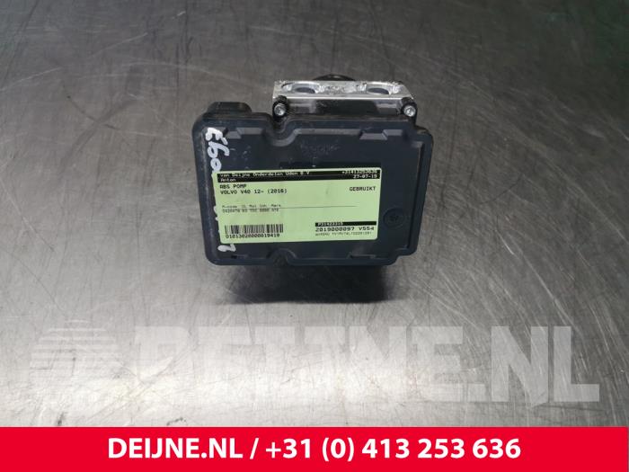 Gebruikte ABS Pomp Volvo V40 (MV) 2.0 D2 16V Prijs € 40,00 Margeregeling aangeboden door van Deijne Onderdelen Uden B.V.