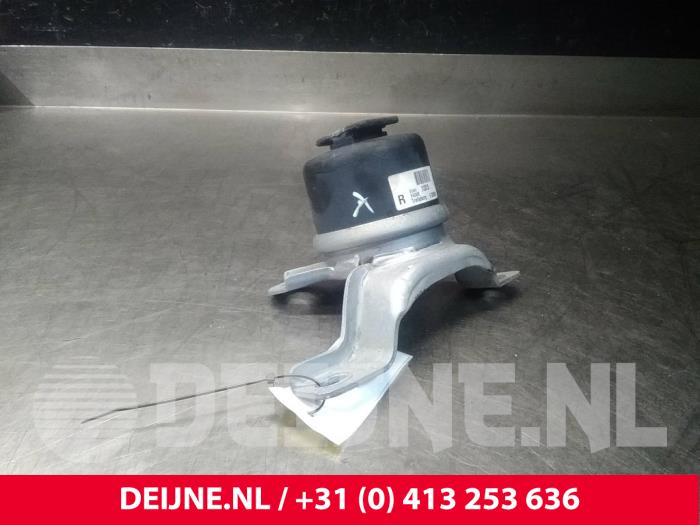 Volvo S60 Engine mount O19680