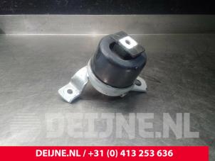 Volvo S60 Engine mount O19680 photo 2