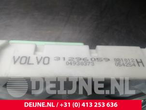 Volvo V40 Central electronic Modul O19703 foto 3