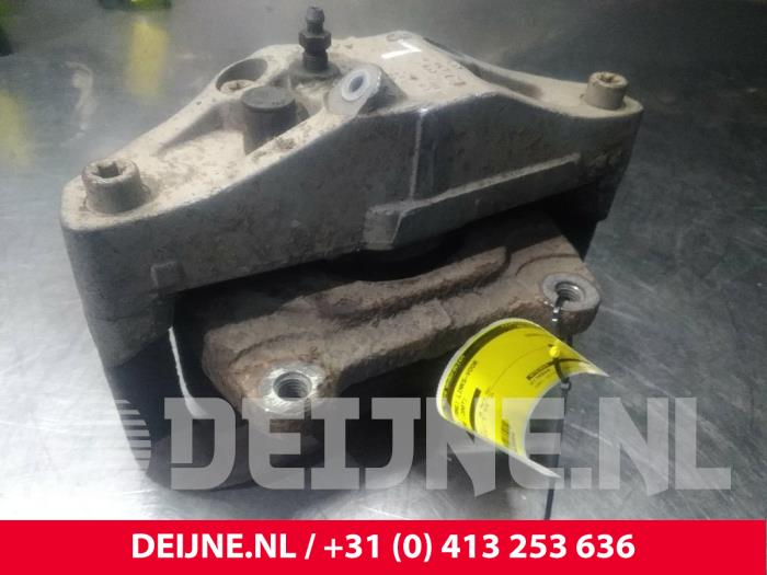 Volvo XC90 Remklauw (Tang) links-voor O20004