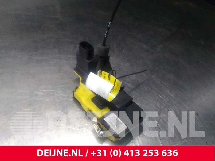 Volvo XC90 Deurslot Mechaniek 4Deurs links-achter O20025