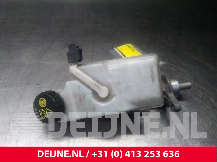 Gebruikte Hoofdremcilinder Volvo V40 (MV) 1.6 D2 Prijs € 35,00 Margeregeling aangeboden door van Deijne Onderdelen Uden B.V.