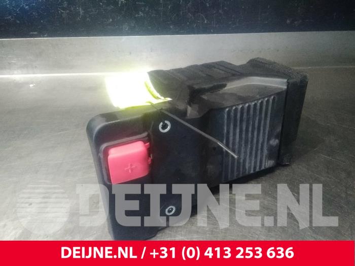 Volvo XC90 Battery box O20541