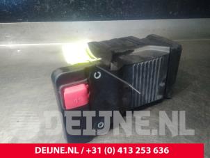 Gebruikte Accubak Volvo XC90 II 2.0 D5 16V AWD Prijs € 35,00 Margeregeling aangeboden door van Deijne Onderdelen Uden B.V.