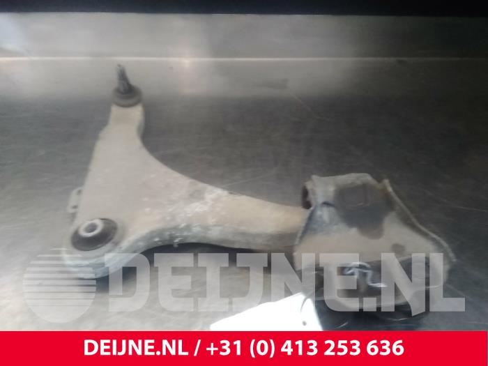 Volvo V70 Draagarm onder rechts-voor O21055