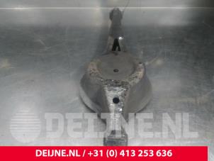 Volvo V70 Rear spring retainer, left O21057 photo 2