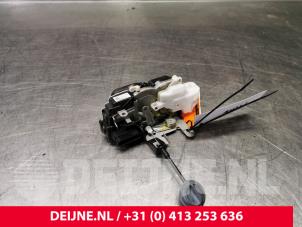 Volvo V40 Door lock mechanism 4-door, front left O21471 photo 2