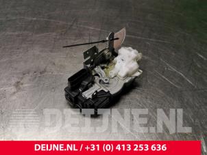 Volvo V40 Front door lock mechanism 4-door, right O21473 photo 2