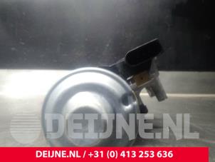 Volvo V40 Front wiper motor O22348 photo 2