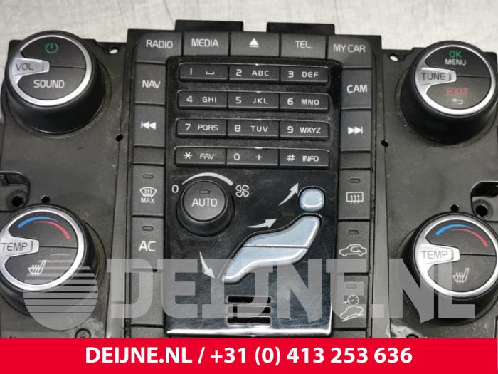 Kachel Bedieningspaneel van een Volvo XC60 I (DZ) 2.4 D5 20V AWD Geartronic 2014