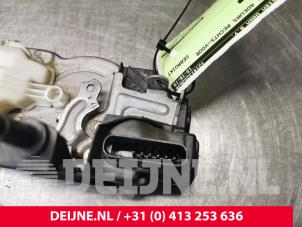 Volvo V40 Front door lock mechanism 4-door, right O23169 photo 3