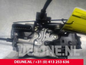 Volvo XC40 Front door lock mechanism 4-door, right O23557 photo 3
