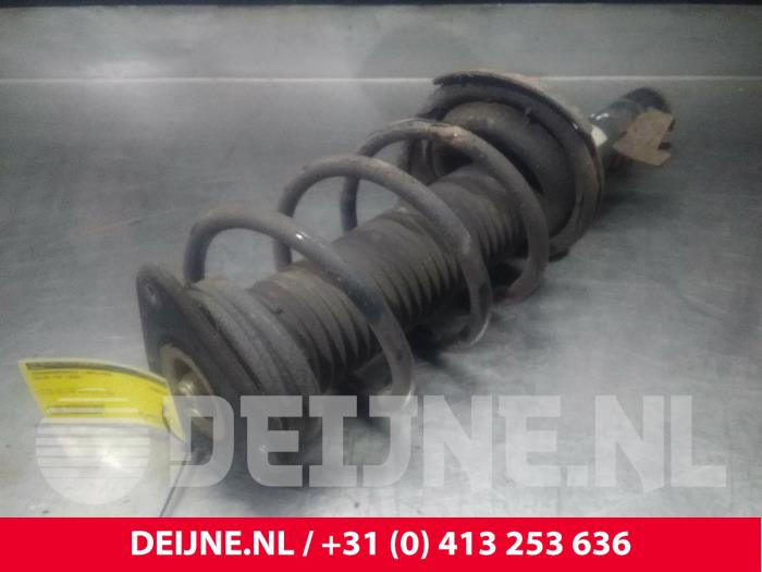 Volvo V70 Schokdemperpoot links-voor O24055