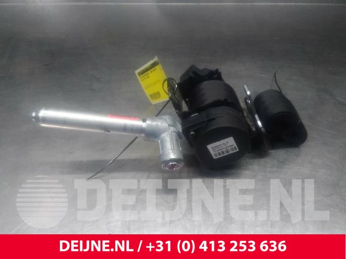 Volvo V70 Veiligheidsgordel links-achter O24057