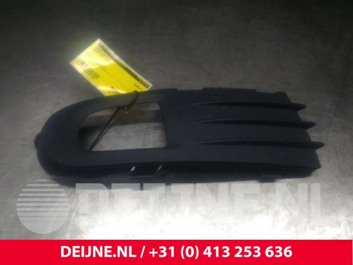Volvo V50 Bumper Rooster O24100