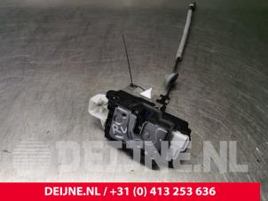 Gebruikte Deurslot Mechaniek 4Deurs rechts-voor Volvo V40 (MV) 1.6 D2 Prijs € 40,00 Margeregeling aangeboden door van Deijne Onderdelen Uden B.V.