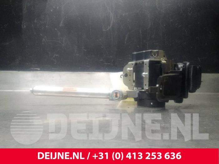 Volvo XC70 Rear seatbelt, right O24711