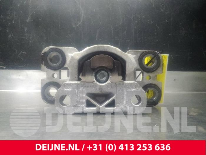 Volvo XC60 Engine mount O25001