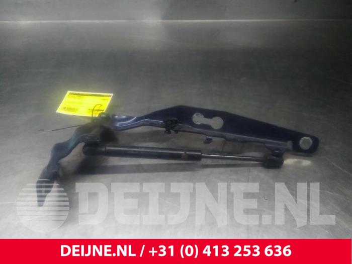 Volvo XC60 Bonnet Hinge O25026
